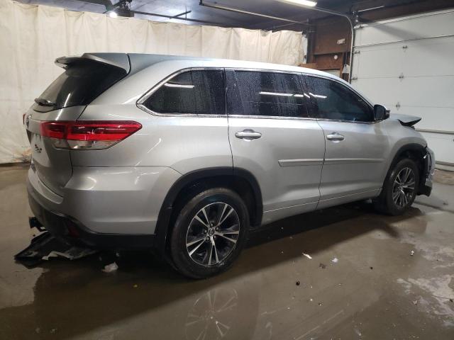 Photo 2 VIN: 5TDBZRFH8JS882033 - TOYOTA HIGHLANDER 