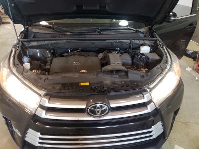 Photo 6 VIN: 5TDBZRFH9KS964404 - TOYOTA HIGHLANDER 