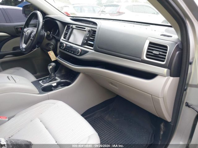 Photo 4 VIN: 5TDBZRFHXJS878999 - TOYOTA HIGHLANDER 