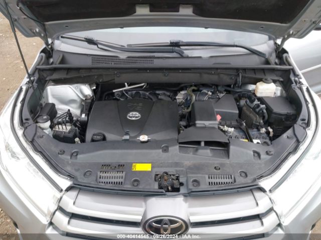 Photo 9 VIN: 5TDBZRFHXJS878999 - TOYOTA HIGHLANDER 