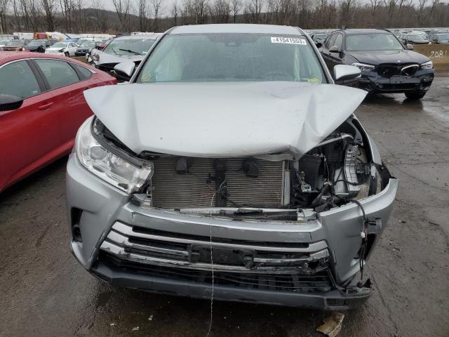 Photo 4 VIN: 5TDBZRFHXKS955999 - TOYOTA HIGHLANDER 