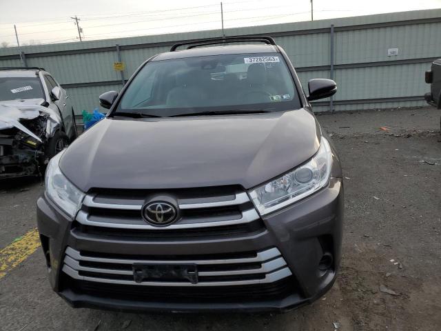 Photo 4 VIN: 5TDBZRFHXKS956392 - TOYOTA HIGHLANDER 