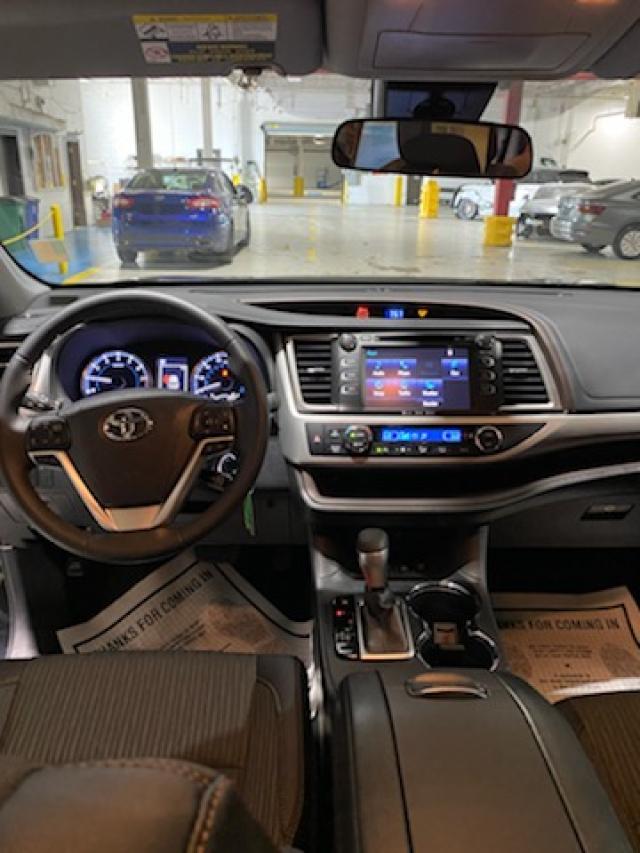 Photo 8 VIN: 5TDBZRFHXKS960331 - TOYOTA HIGHLANDER 