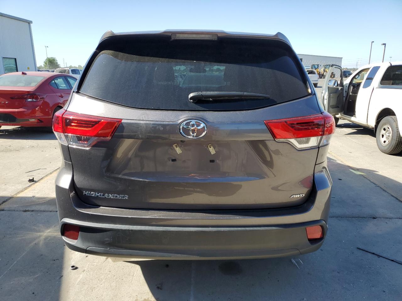 Photo 5 VIN: 5TDBZRFHXKS974004 - TOYOTA HIGHLANDER 