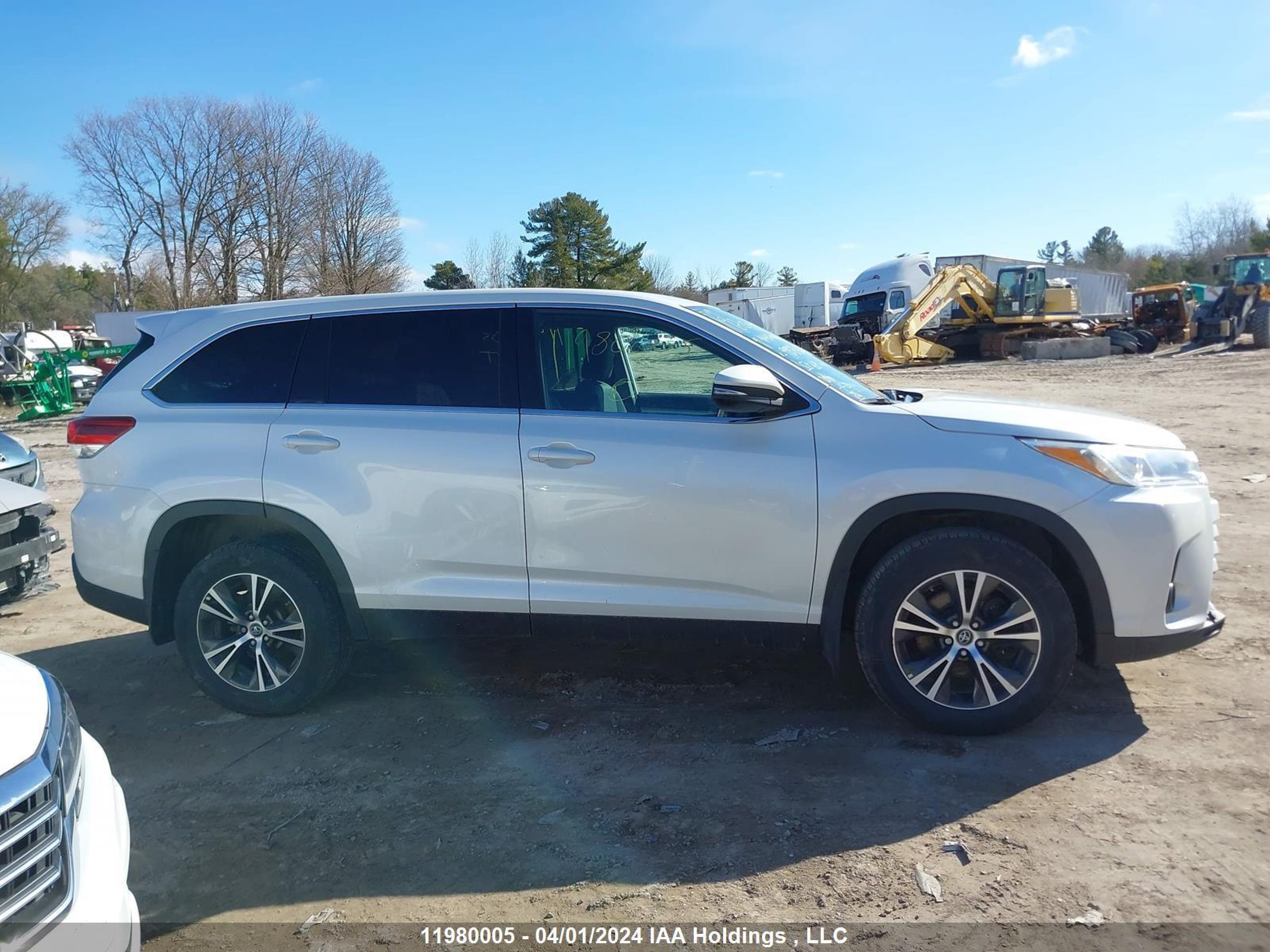 Photo 12 VIN: 5TDBZRFHXKS995838 - TOYOTA HIGHLANDER 