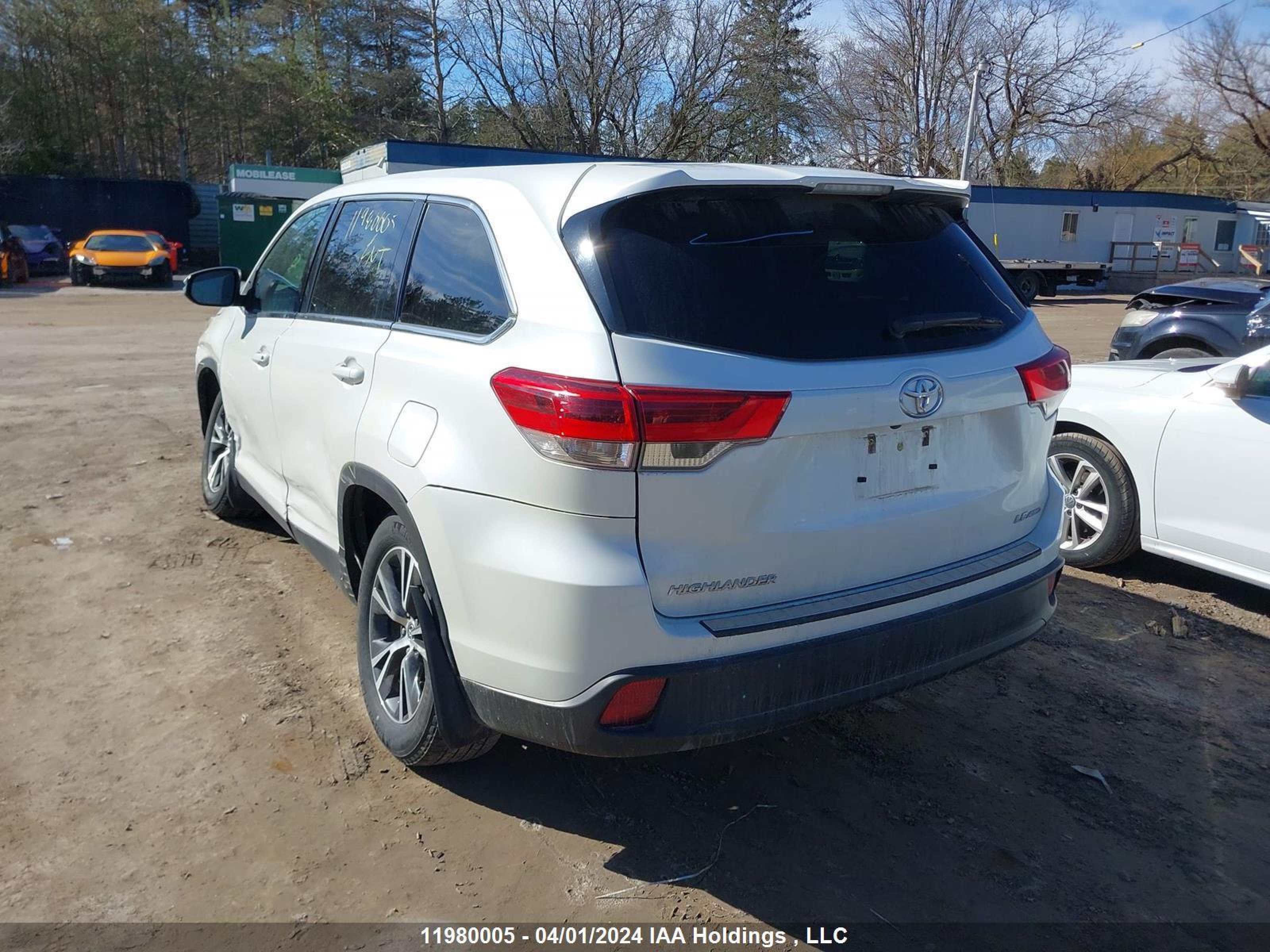 Photo 2 VIN: 5TDBZRFHXKS995838 - TOYOTA HIGHLANDER 