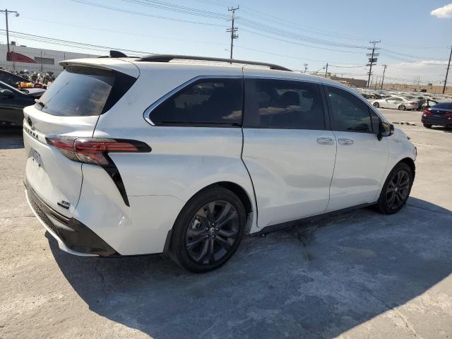 Photo 2 VIN: 5TDCRKEC4PS156907 - TOYOTA SIENNA XSE 