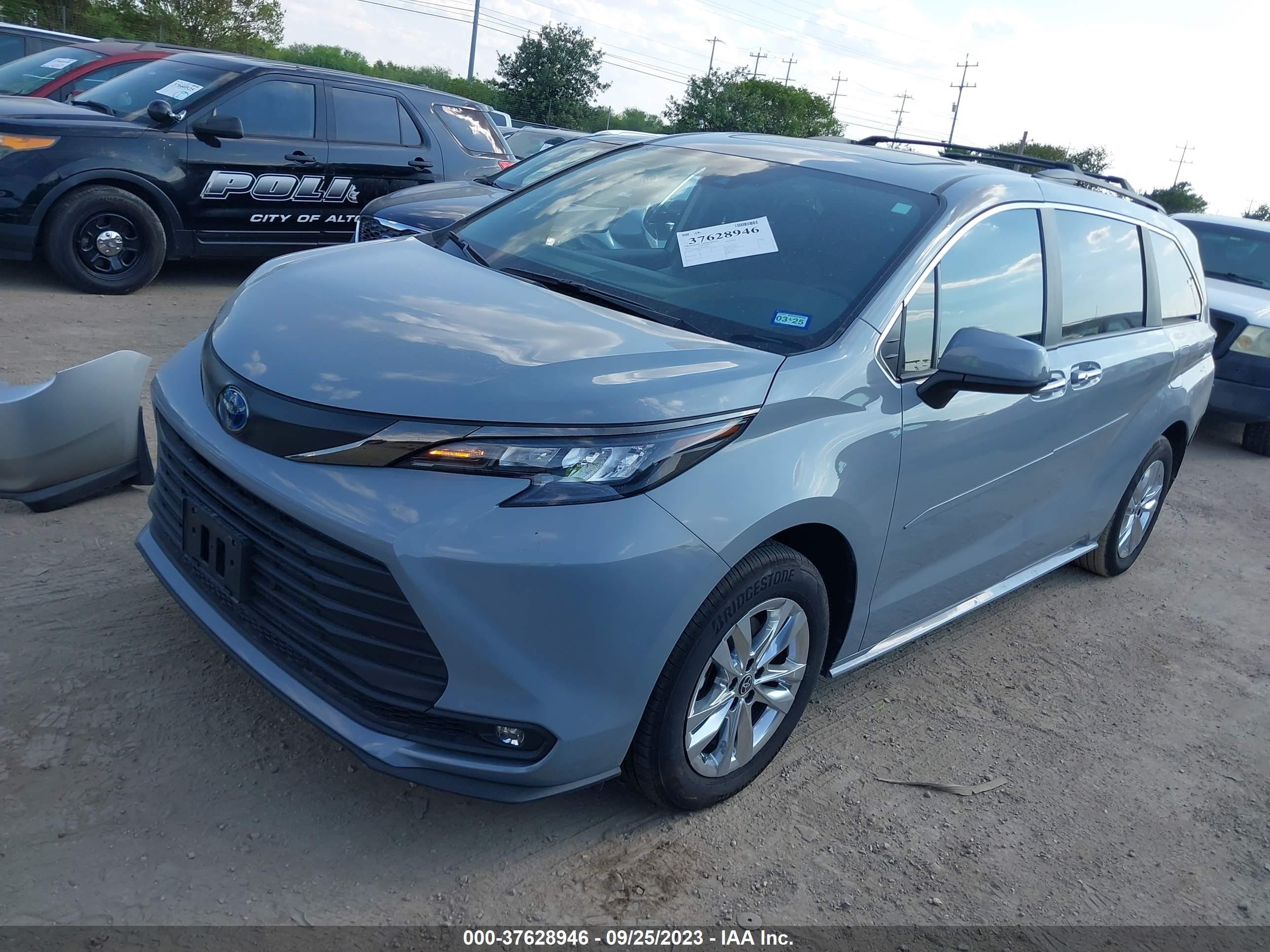 Photo 1 VIN: 5TDCSKFC0PS085613 - TOYOTA SIENNA 