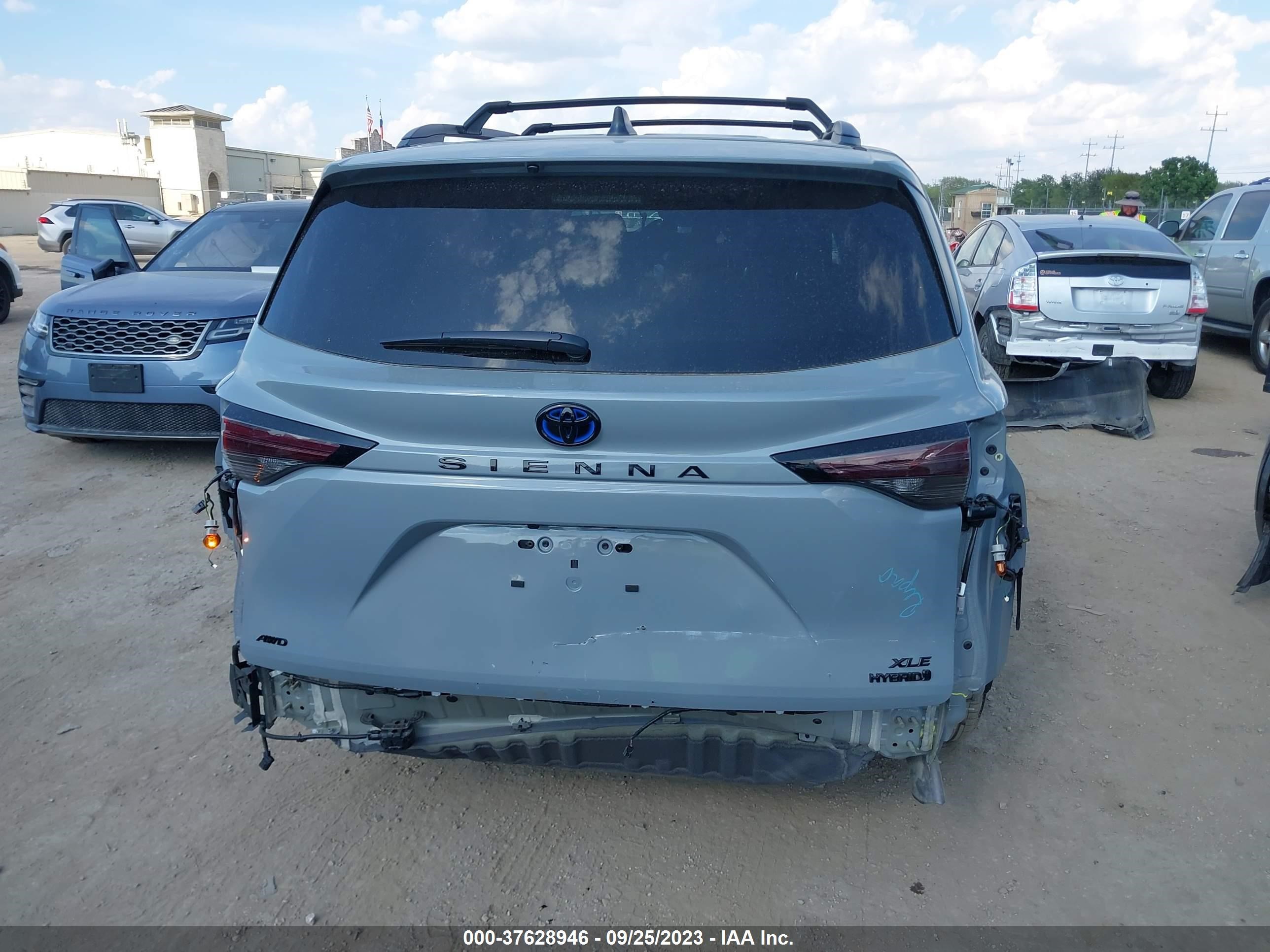 Photo 16 VIN: 5TDCSKFC0PS085613 - TOYOTA SIENNA 