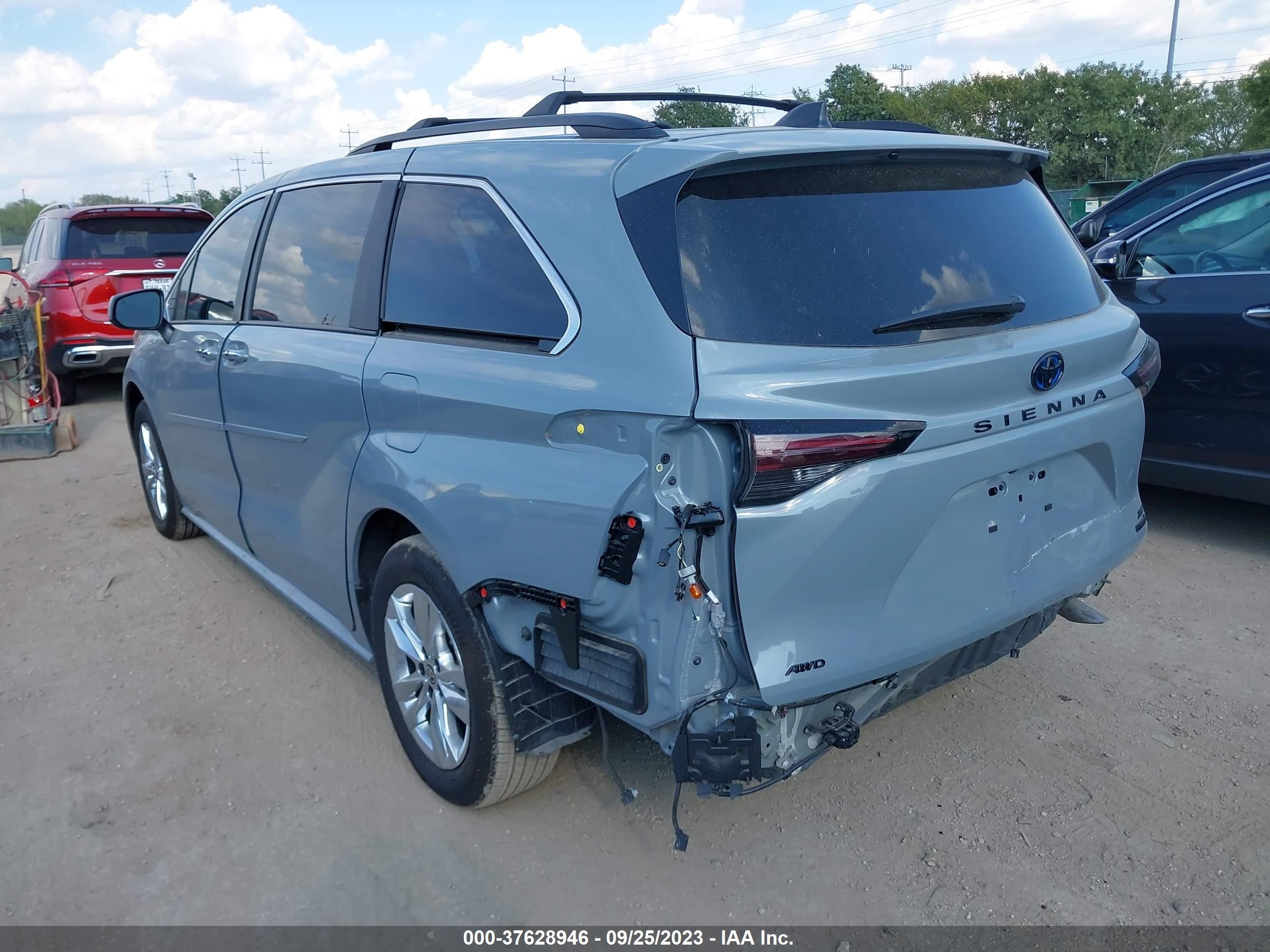 Photo 2 VIN: 5TDCSKFC0PS085613 - TOYOTA SIENNA 