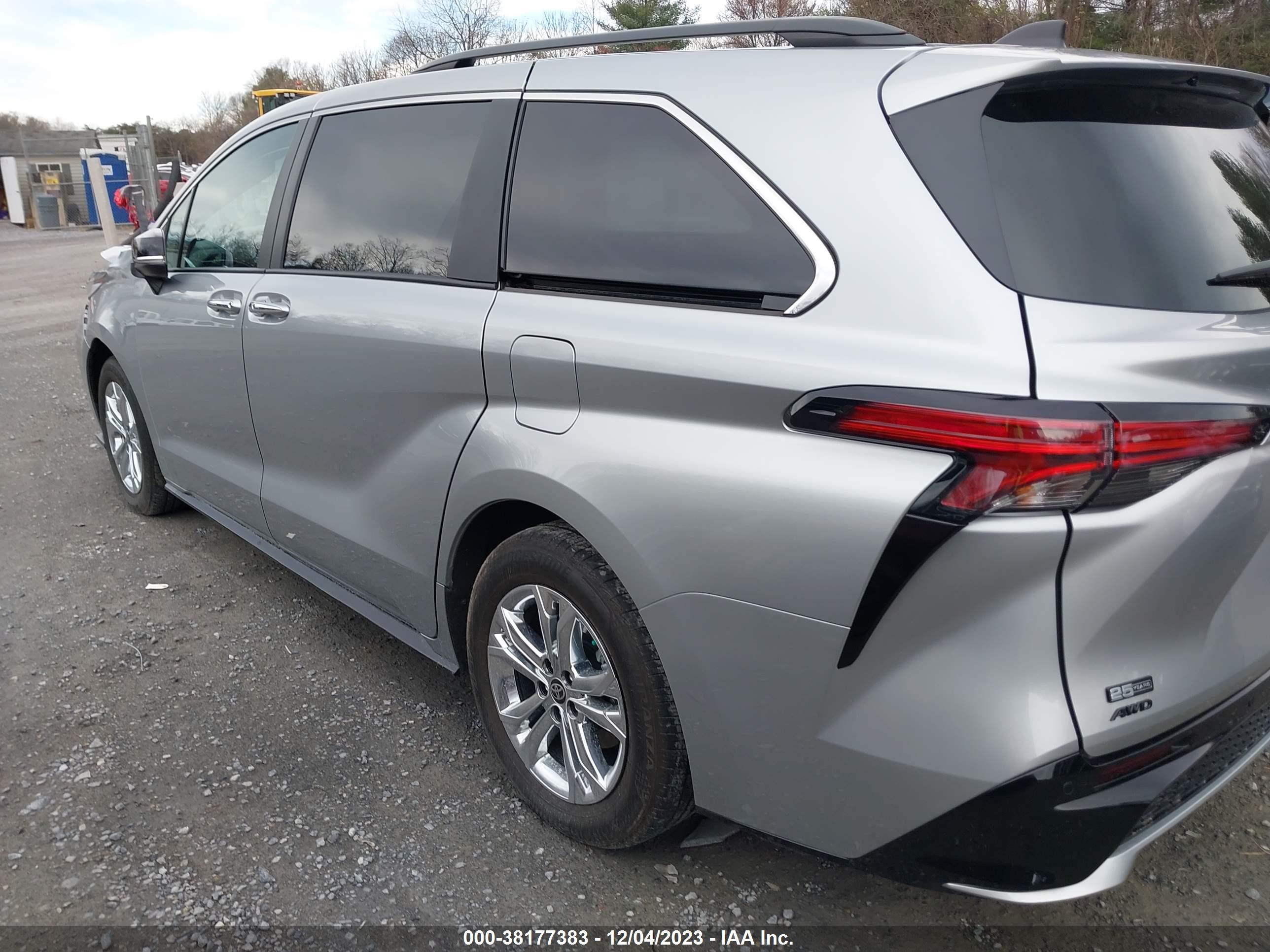 Photo 2 VIN: 5TDCSKFC9PS086999 - TOYOTA SIENNA 