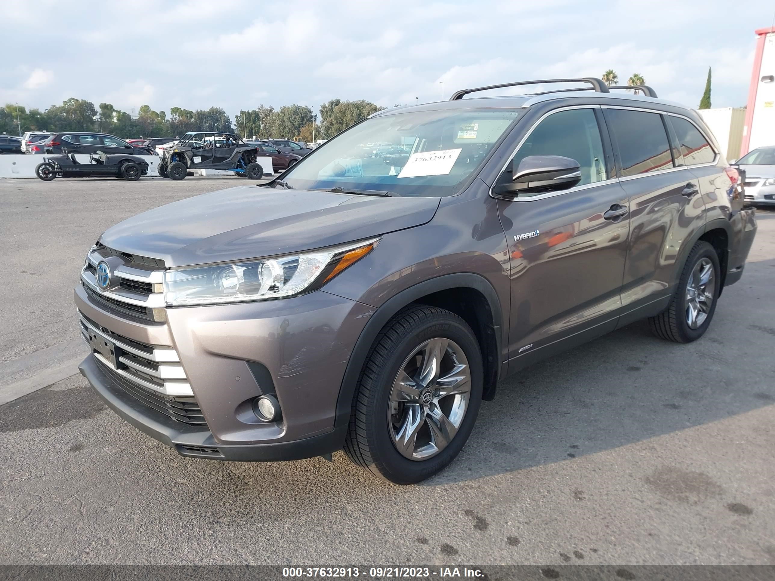 Photo 1 VIN: 5TDDGRFH0JS051446 - TOYOTA HIGHLANDER 