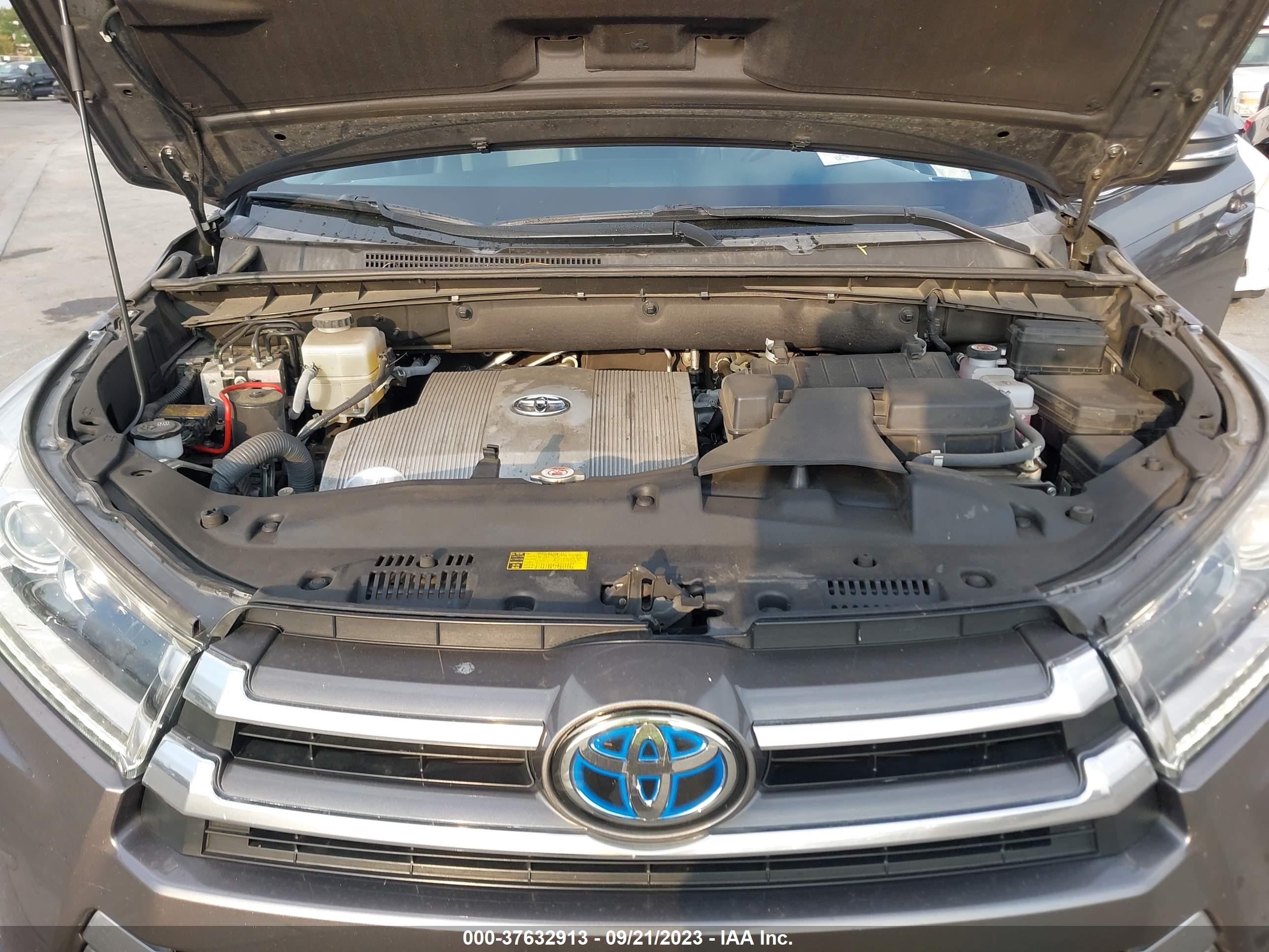 Photo 9 VIN: 5TDDGRFH0JS051446 - TOYOTA HIGHLANDER 