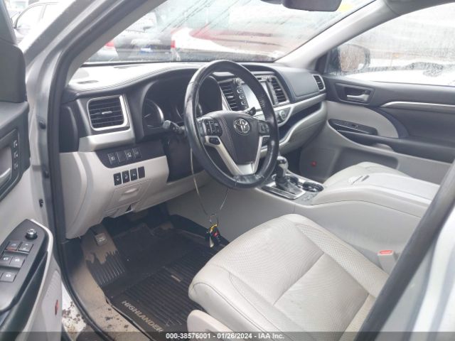 Photo 4 VIN: 5TDDGRFHXJS050059 - TOYOTA HIGHLANDER HYBRID 