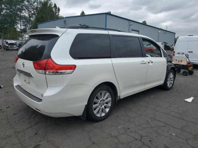 Photo 2 VIN: 5TDDK3DC0BS005670 - TOYOTA SIENNA XLE 