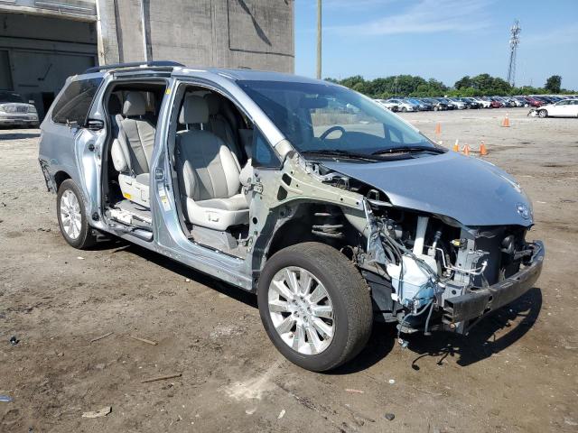 Photo 3 VIN: 5TDDK3DC0BS010853 - TOYOTA SIENNA XLE 