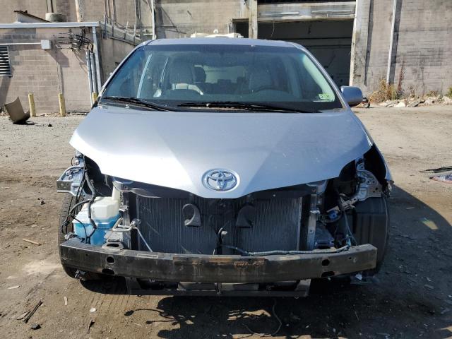 Photo 4 VIN: 5TDDK3DC0BS010853 - TOYOTA SIENNA XLE 