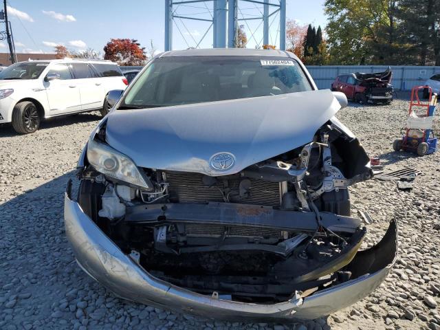 Photo 4 VIN: 5TDDK3DC0BS021819 - TOYOTA SIENNA XLE 