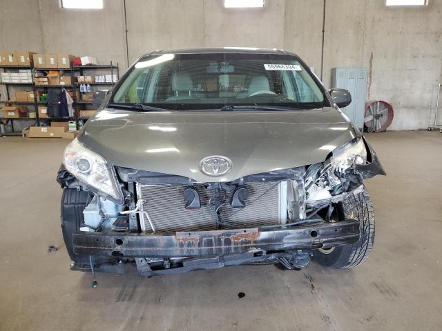 Photo 4 VIN: 5TDDK3DC0BS027412 - TOYOTA SIENNA XLE 