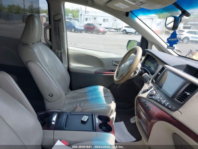 Photo 4 VIN: 5TDDK3DC0BS028740 - TOYOTA SIENNA 