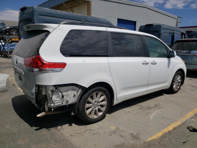 Photo 2 VIN: 5TDDK3DC0CS030196 - TOYOTA SIENNA XLE 