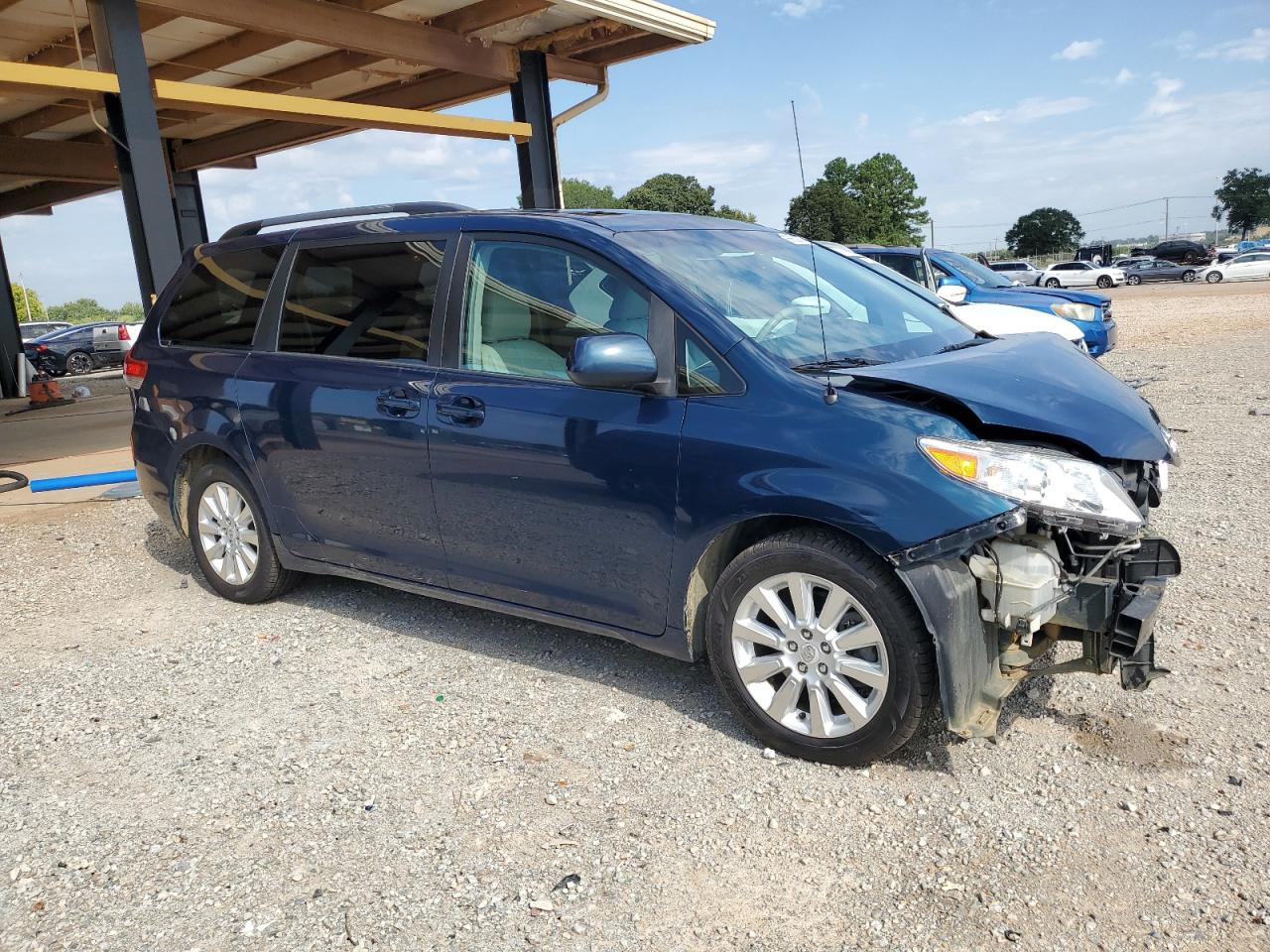 Photo 19 VIN: 5TDDK3DC0CS032868 - TOYOTA SIENNA XLE 