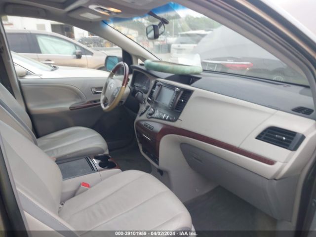 Photo 4 VIN: 5TDDK3DC0CS042588 - TOYOTA SIENNA 