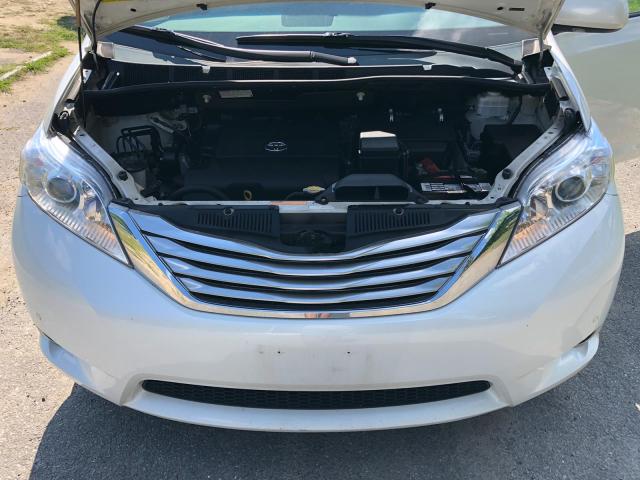 Photo 9 VIN: 5TDDK3DC0CS046026 - TOYOTA SIENNA XLE 