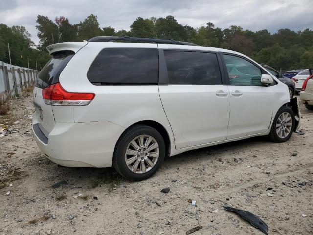 Photo 2 VIN: 5TDDK3DC0DS050353 - TOYOTA SIENNA XLE 