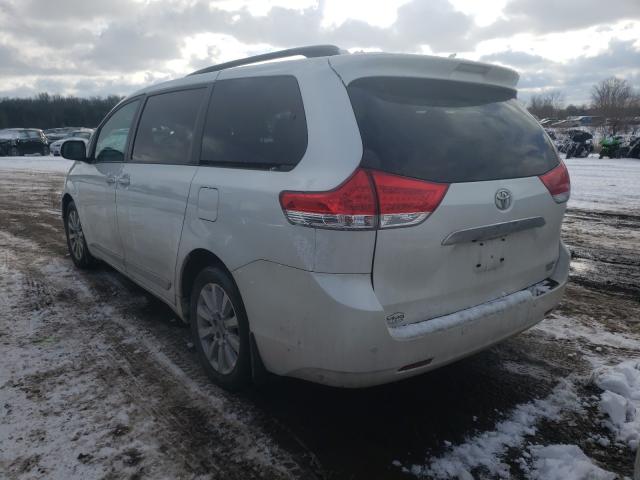 Photo 2 VIN: 5TDDK3DC0DS053012 - TOYOTA SIENNA XLE 