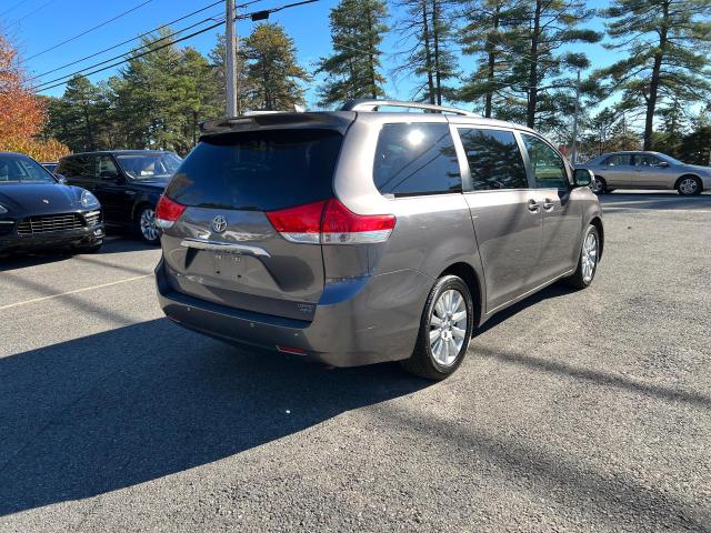 Photo 2 VIN: 5TDDK3DC0DS060073 - TOYOTA SIENNA XLE 