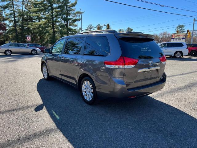 Photo 3 VIN: 5TDDK3DC0DS060073 - TOYOTA SIENNA XLE 