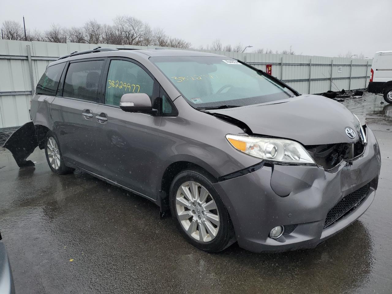 Photo 4 VIN: 5TDDK3DC0ES076260 - TOYOTA SIENNA 