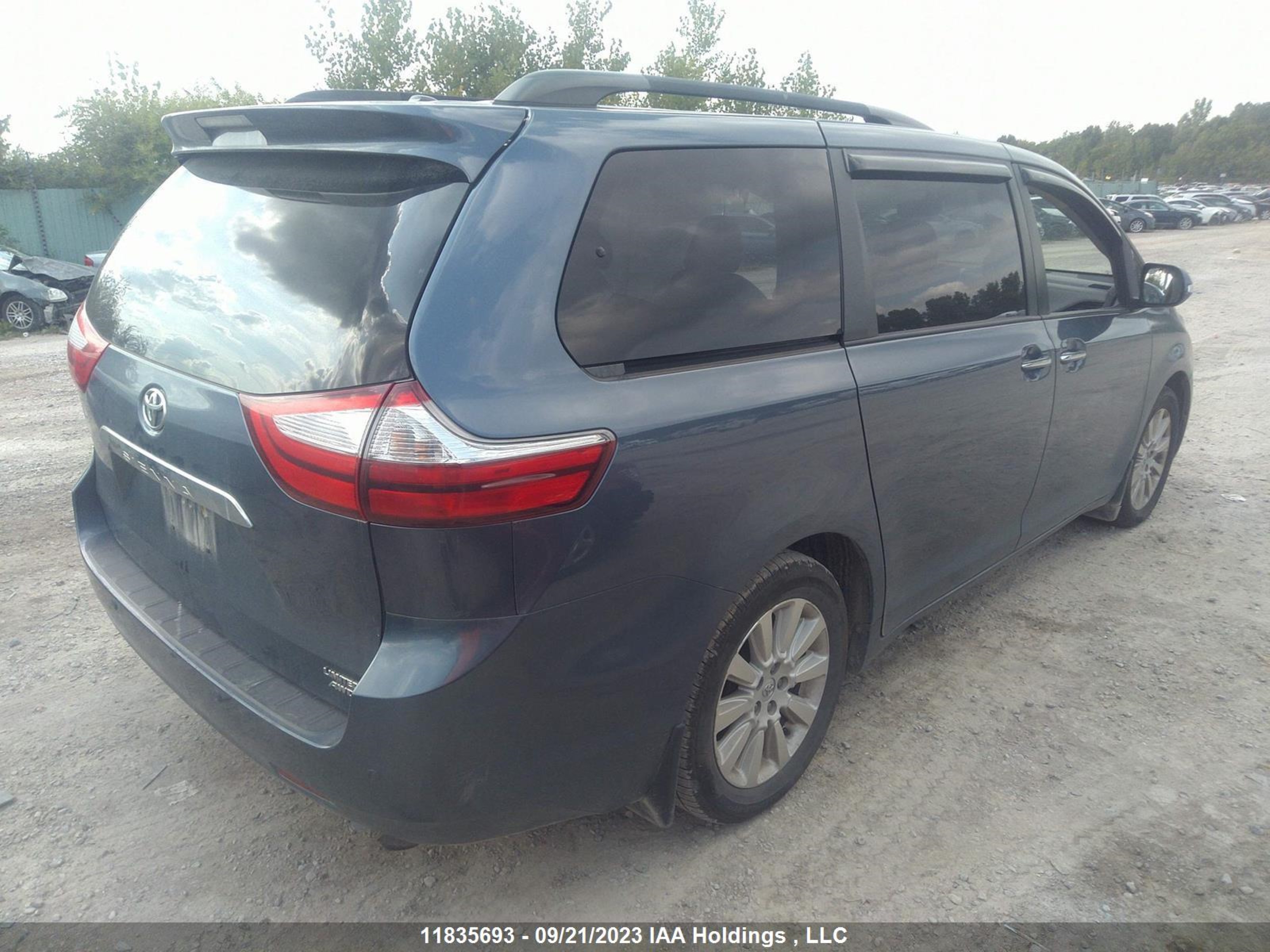 Photo 3 VIN: 5TDDK3DC0GS140140 - TOYOTA SIENNA 