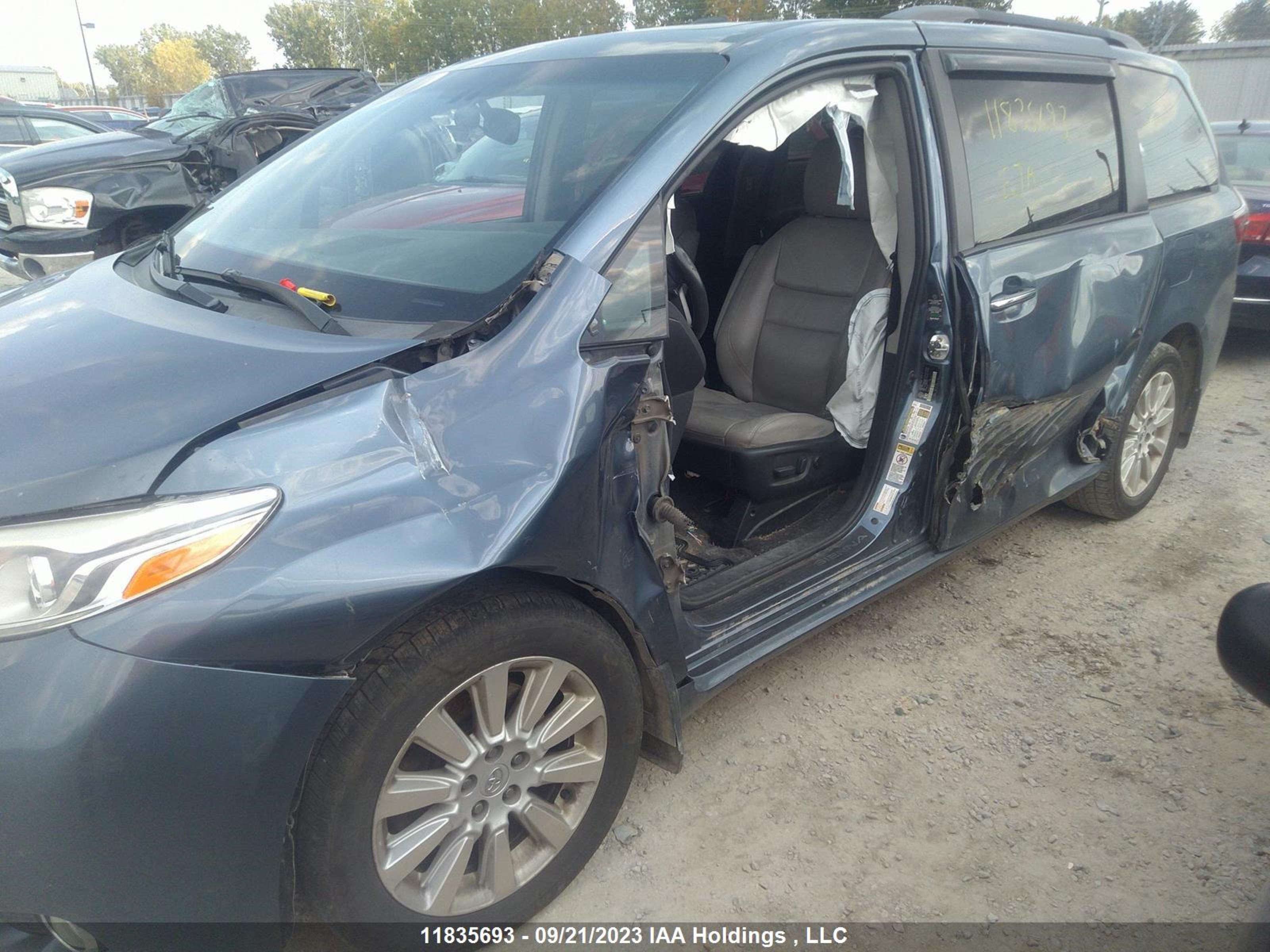 Photo 5 VIN: 5TDDK3DC0GS140140 - TOYOTA SIENNA 