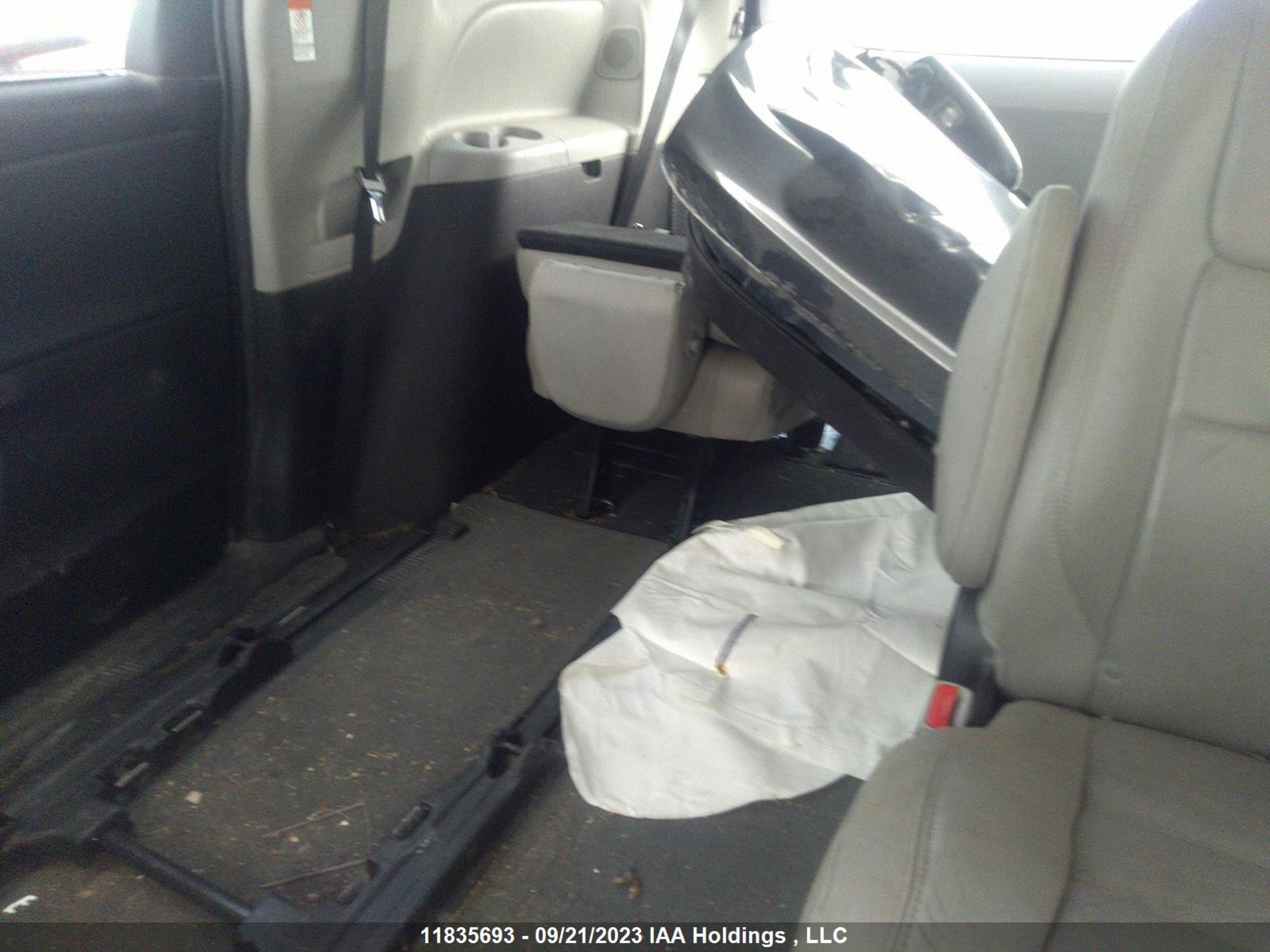 Photo 7 VIN: 5TDDK3DC0GS140140 - TOYOTA SIENNA 