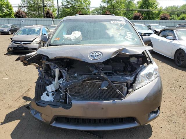 Photo 4 VIN: 5TDDK3DC0GS145841 - TOYOTA SIENNA XLE 