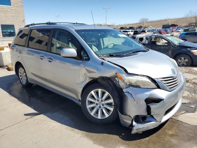 Photo 3 VIN: 5TDDK3DC1BS007721 - TOYOTA SIENNA XLE 