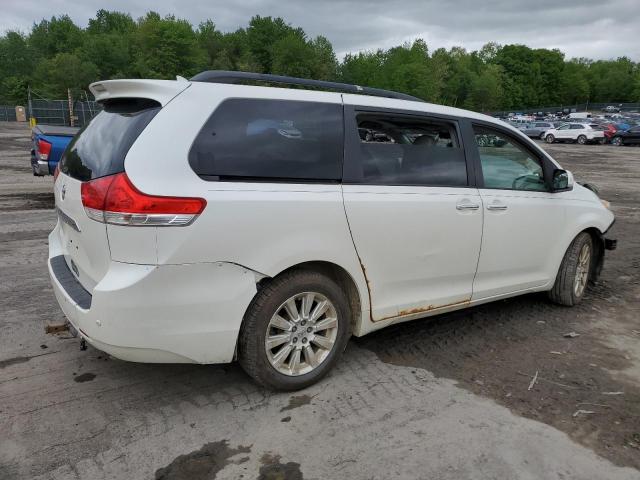 Photo 2 VIN: 5TDDK3DC1BS012790 - TOYOTA SIENNA XLE 