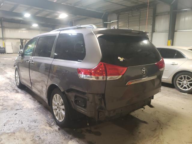 Photo 2 VIN: 5TDDK3DC1BS013826 - TOYOTA SIENNA XLE 