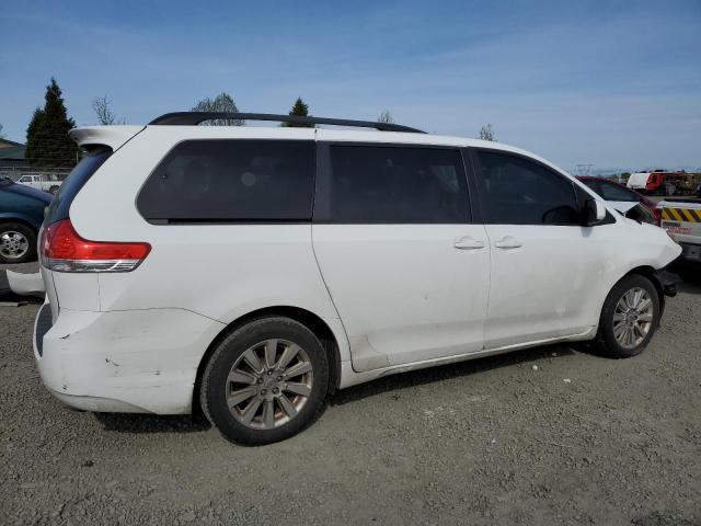 Photo 2 VIN: 5TDDK3DC1BS017813 - TOYOTA SIENNA XLE 