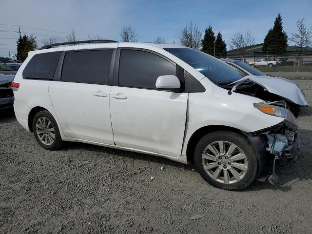 Photo 3 VIN: 5TDDK3DC1BS017813 - TOYOTA SIENNA XLE 