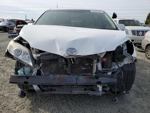 Photo 4 VIN: 5TDDK3DC1BS017813 - TOYOTA SIENNA XLE 