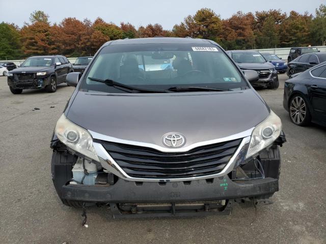 Photo 4 VIN: 5TDDK3DC1BS024535 - TOYOTA SIENNA XLE 