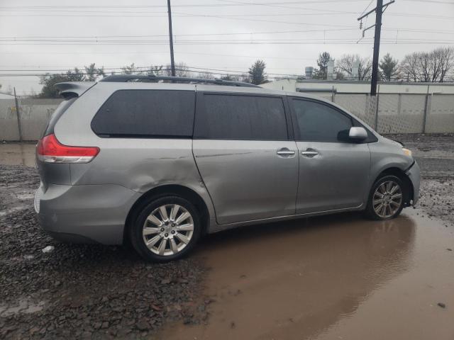 Photo 2 VIN: 5TDDK3DC1CS031129 - TOYOTA SIENNA XLE 