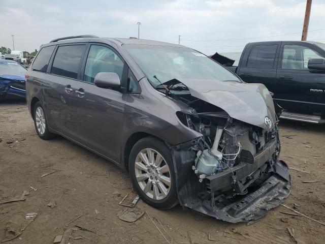 Photo 3 VIN: 5TDDK3DC1CS038517 - TOYOTA SIENNA XLE 