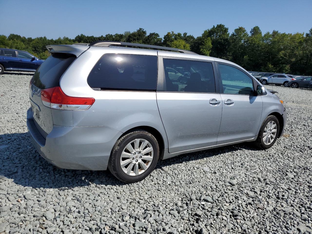 Photo 2 VIN: 5TDDK3DC1CS040476 - TOYOTA SIENNA 