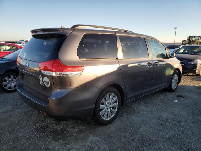 Photo 2 VIN: 5TDDK3DC1CS041918 - TOYOTA SIENNA XLE 