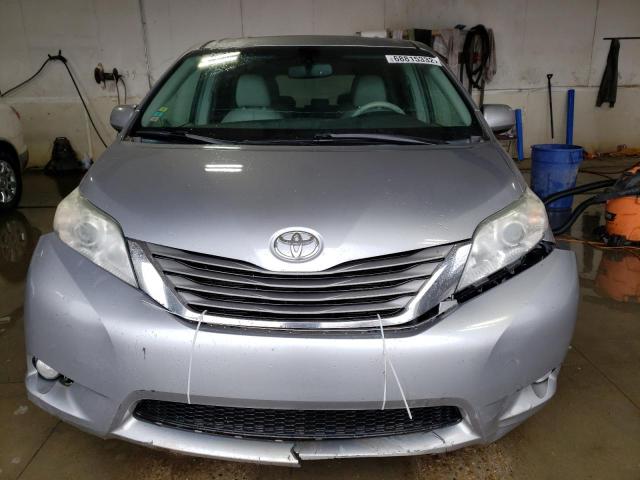 Photo 4 VIN: 5TDDK3DC1CS045273 - TOYOTA SIENNA XLE 