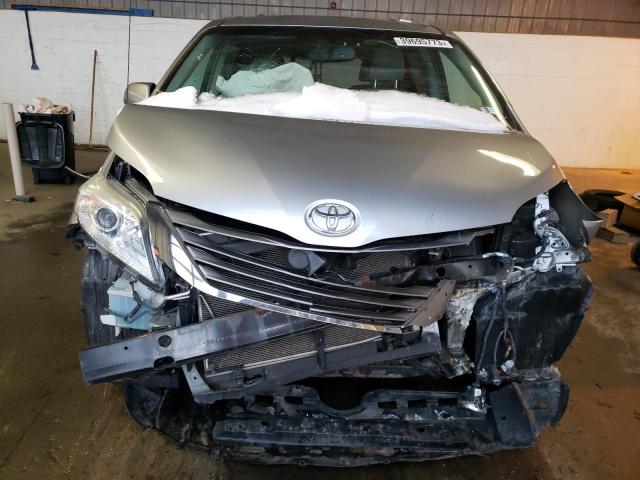 Photo 4 VIN: 5TDDK3DC1DS053021 - TOYOTA SIENNA XLE 